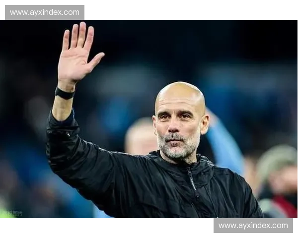 镜头捕捉：瓜迪奥拉在场边不断挥手，要求曼城阵型前压。